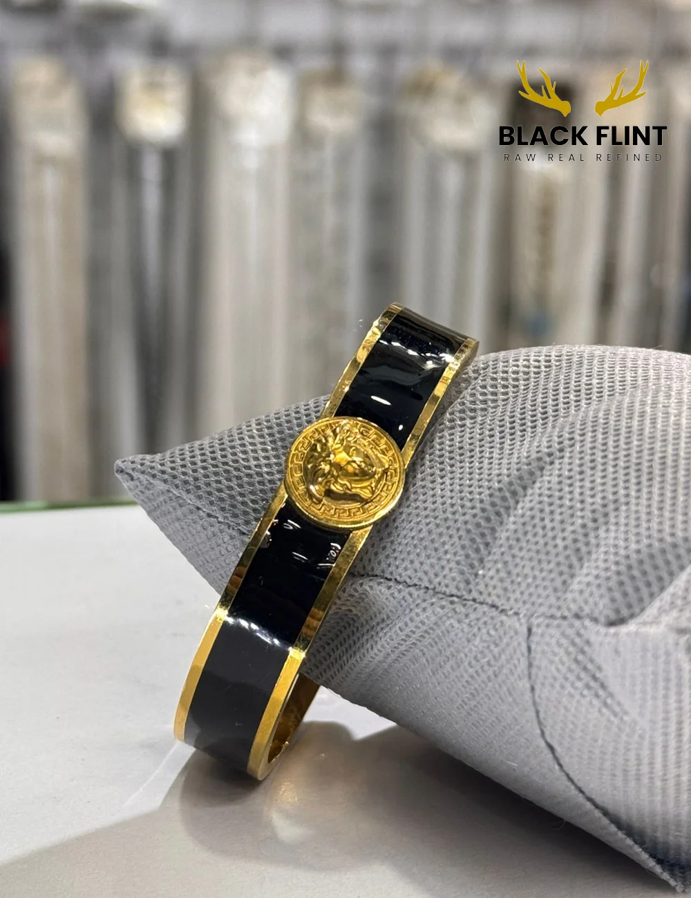 Regal Lion Crest Bangle – Silver & Onyx Luxury Edition - Image 3