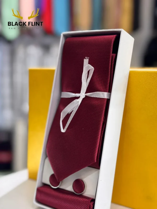Elegant Tie Gift Set with Matching Cufflinks - Maroon
