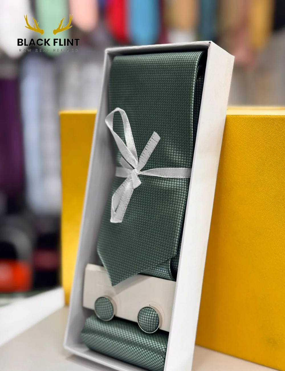 Elegant Tie Gift Set with Matching Cufflinks - Image 9