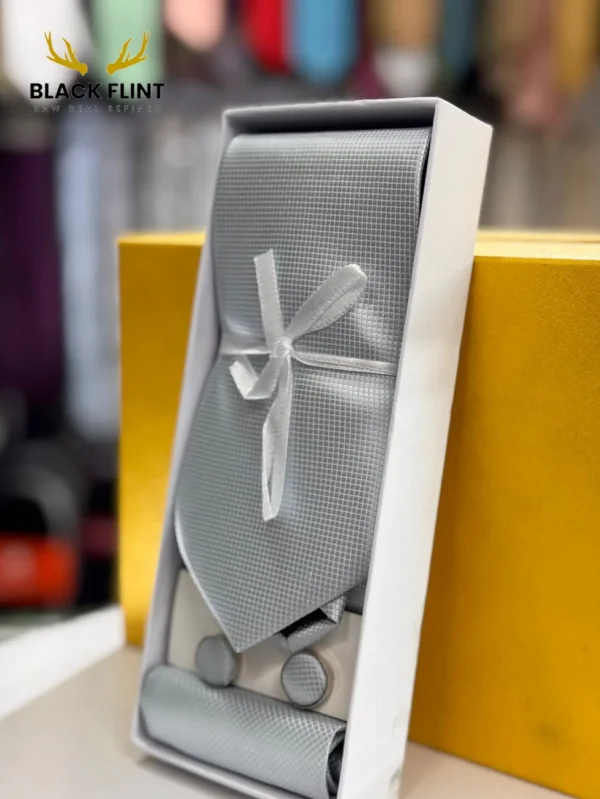Elegant Tie Gift Set with Matching Cufflinks - Soft Grey