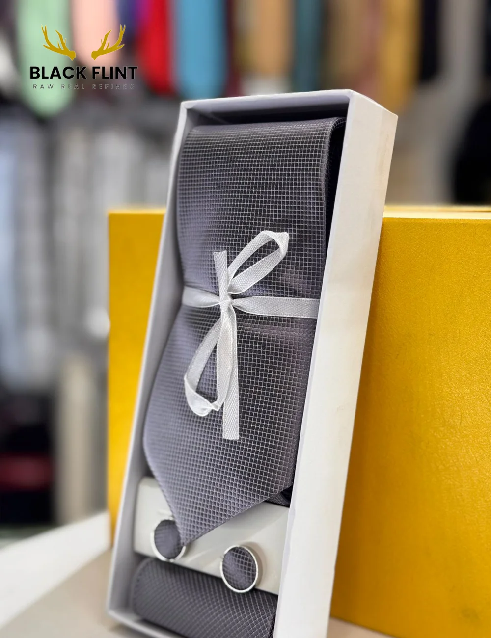 Elegant Tie Gift Set with Matching Cufflinks - Image 4