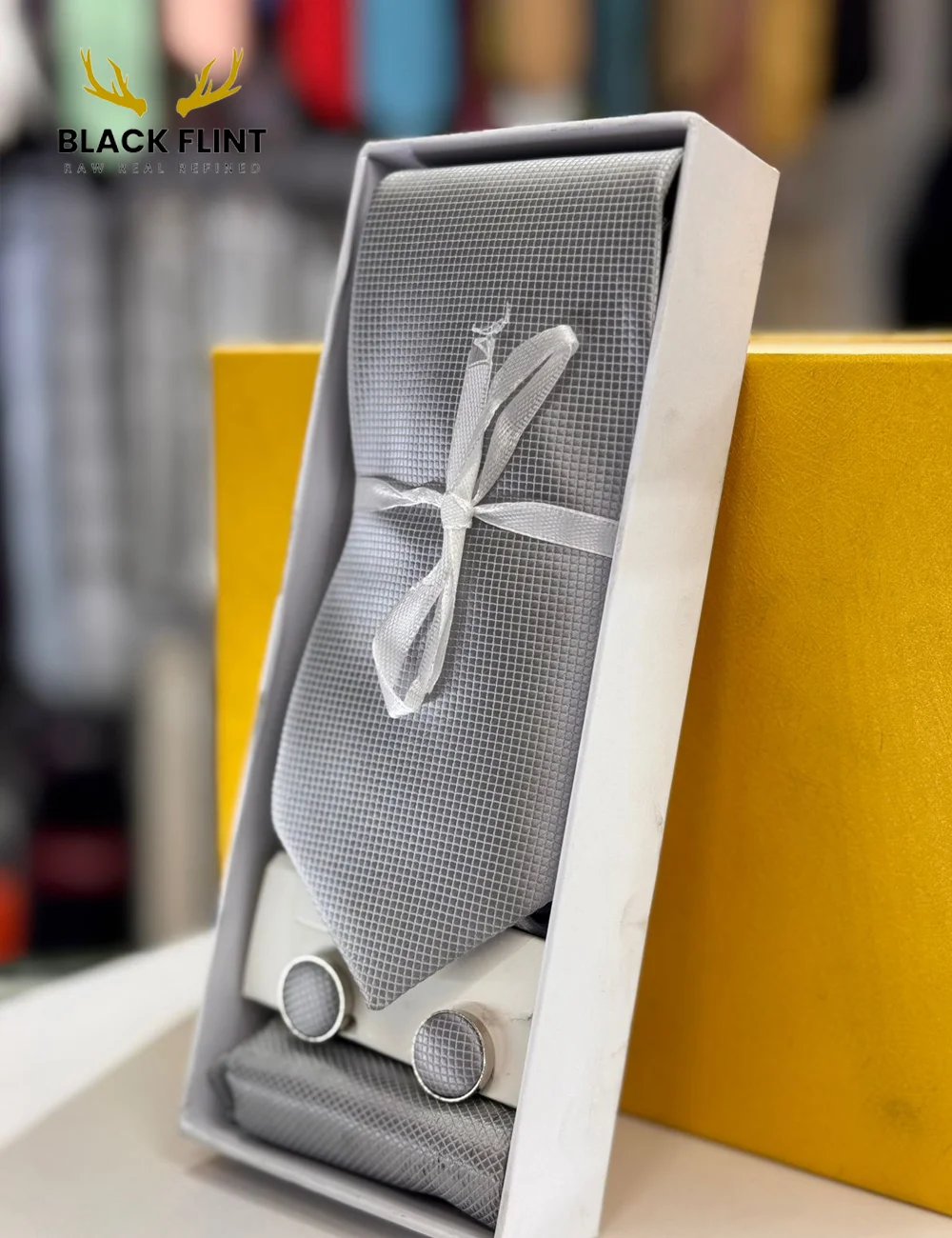 Elegant Tie Gift Set with Matching Cufflinks - Image 2